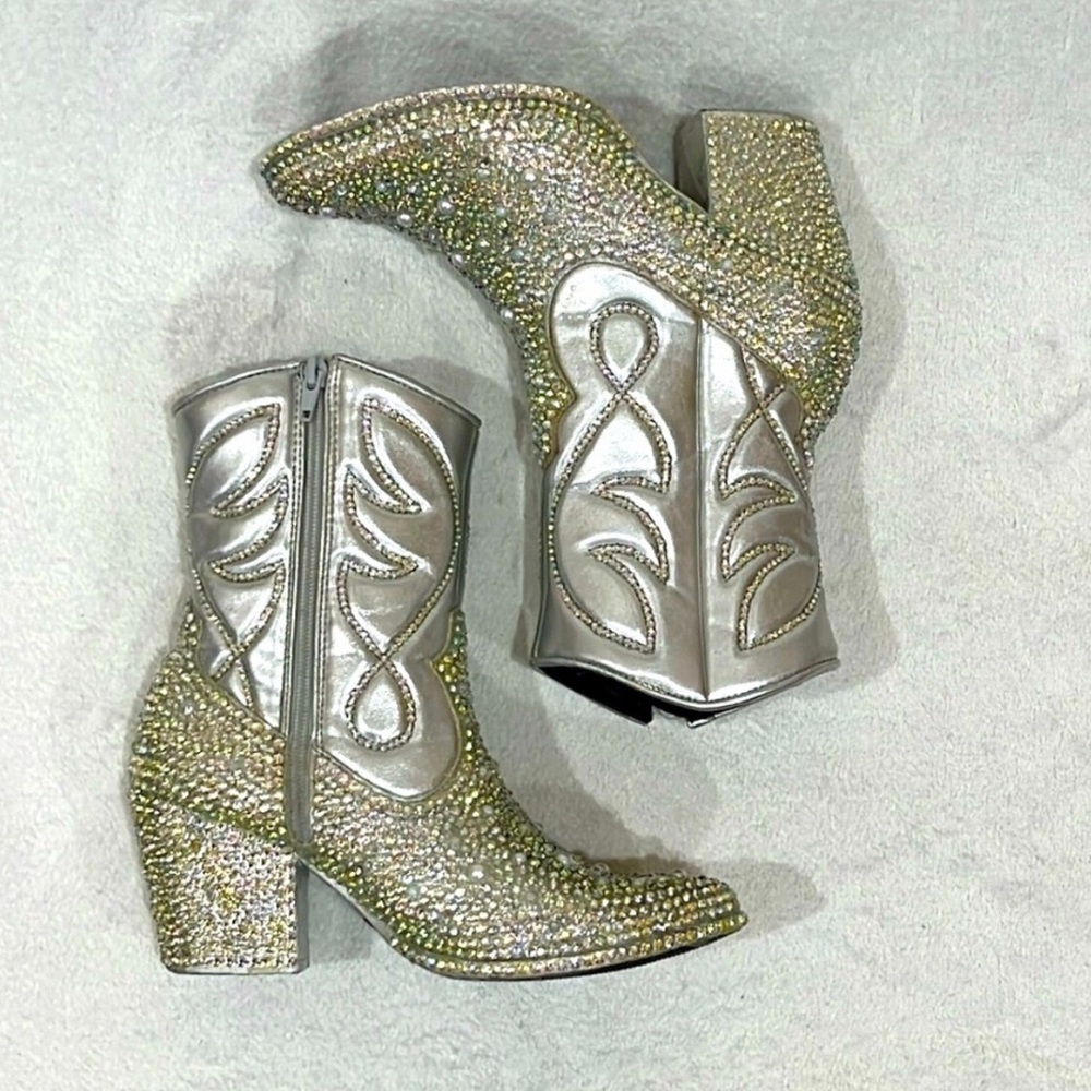 Silver Cowboy Boots Embellished in Iridescent Rhinestones & Pearls Size 8 - Picture 8 of 16